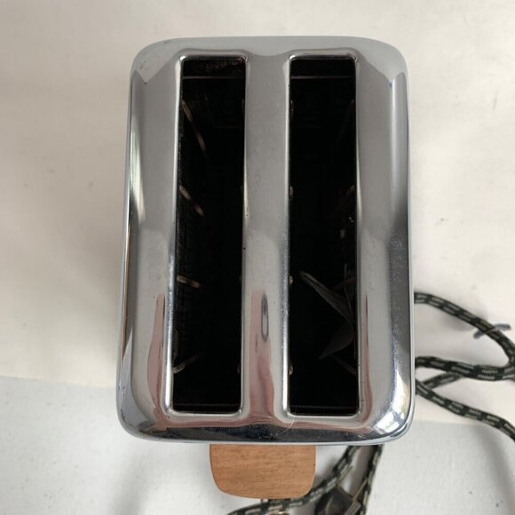 Vintage Dominion Model #1106 Chrome Silver Toaster Wooden Handles - Picture 6 of 7